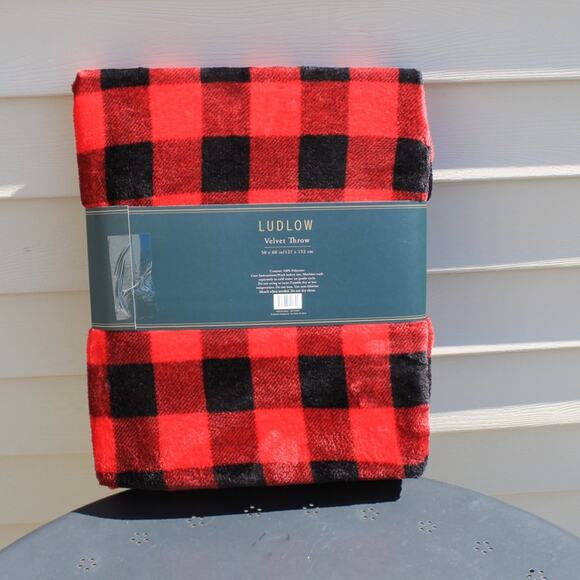 Ludlow Velvet Buffalo Check Plaid Throw Black & Red Cozy Soft Lightweight - Picture 4 of 10